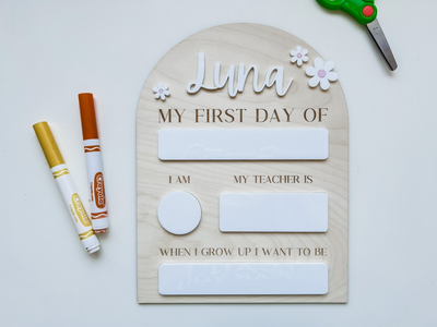 First day of school sign - Daisy